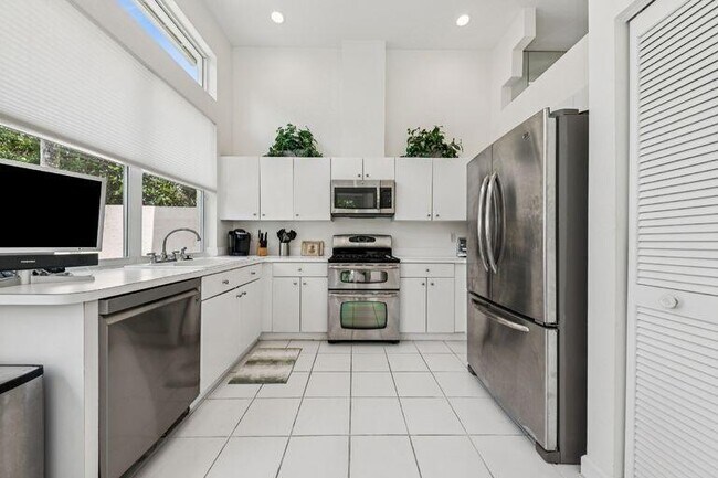 Building Photo - 119 Coral Cay Dr