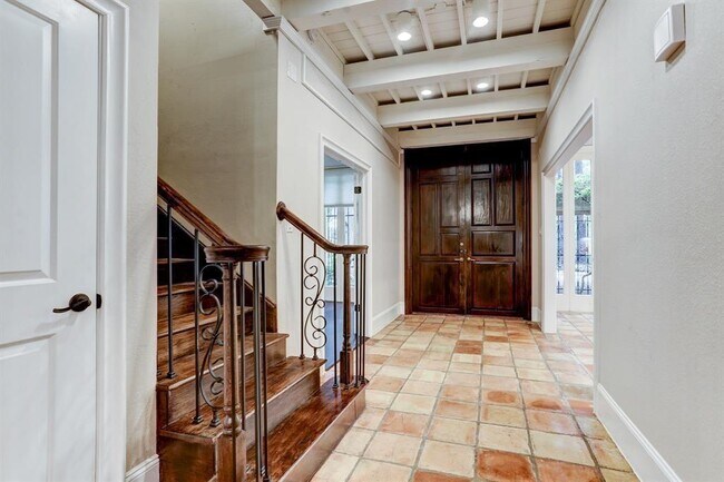 Building Photo - 14 Woodstone St