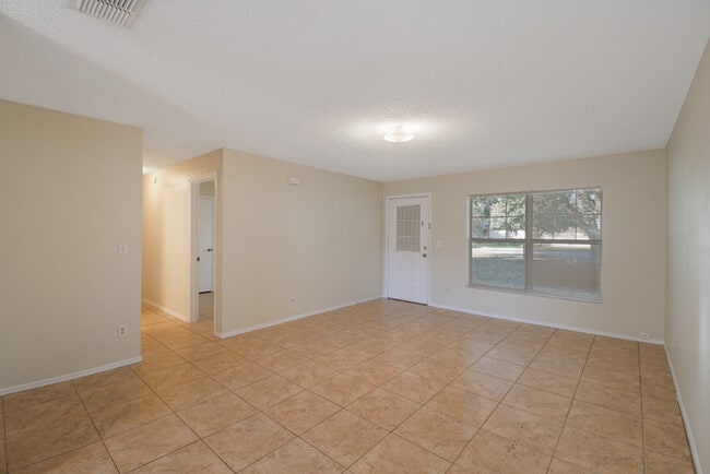 Building Photo - 208 Tuscanooga Rd