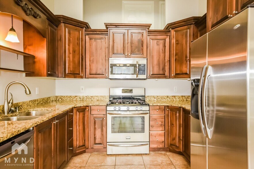 Building Photo - 5403 Vista Dr