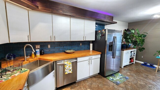 Building Photo - 457 Seahorse Run