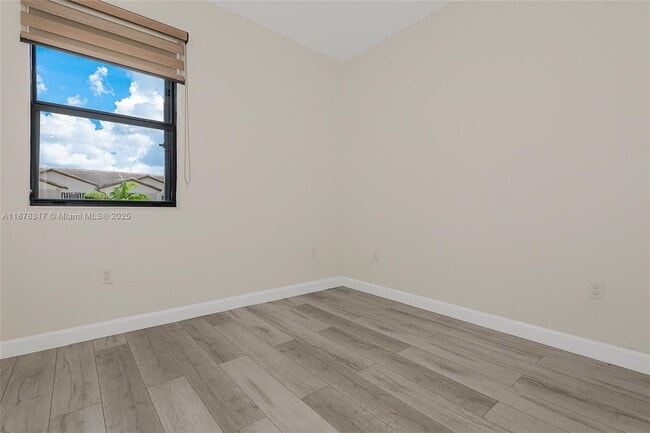 Building Photo - 152 SW 185th Way