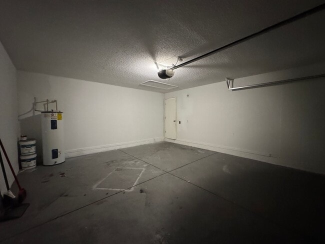 Building Photo - Spacious 4-Bedroom Home with 3 Full Baths in Whispering Trails – Pet Friendly!