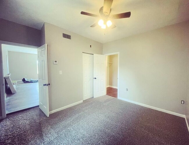 Building Photo - Charming All Brick Home!