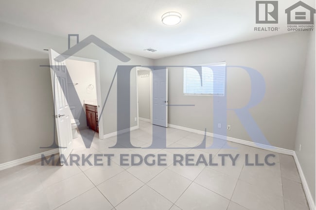 Building Photo - 5Bed/5Bath House at University Dr/Priest Dr! Move-In Ready on 05/07/2026! - 4 CAR CARPORT! NO HOA!