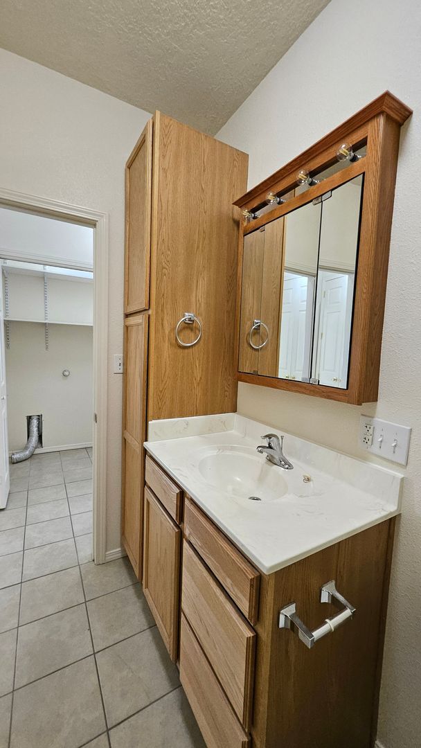 Building Photo - 5401 Marble Ave