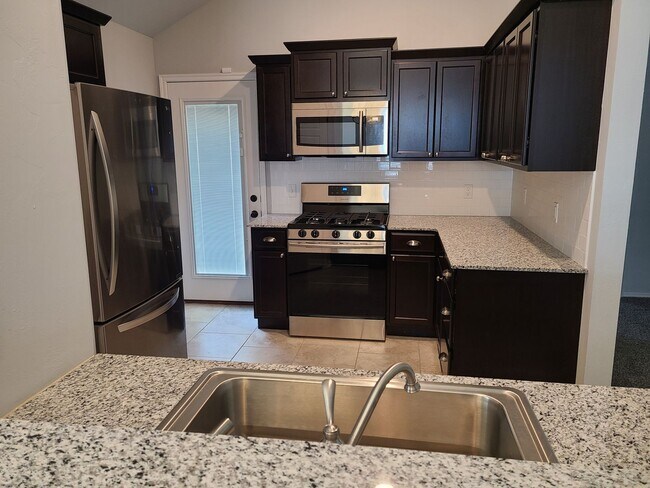 Building Photo - Open floor plan, Fridge included, fully fenced yard, neighborhood playground.