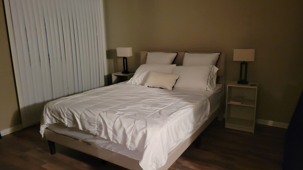 Bedroom - 2824 S Bartell Dr