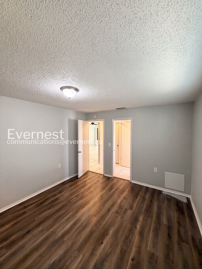 Building Photo - 10485 Lightwood St