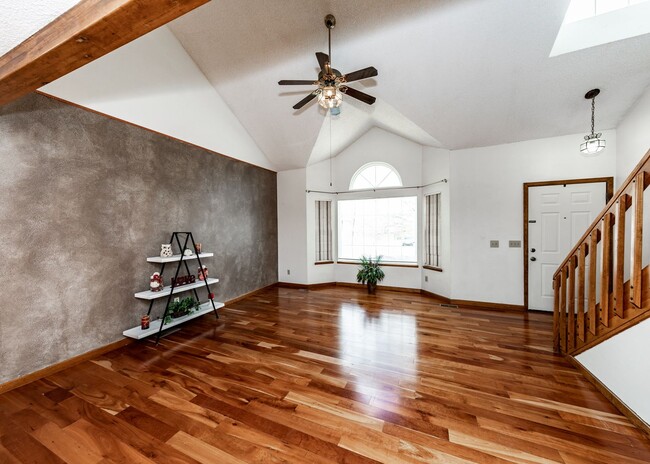 Building Photo - NW Home in Mt Shadows in D20
