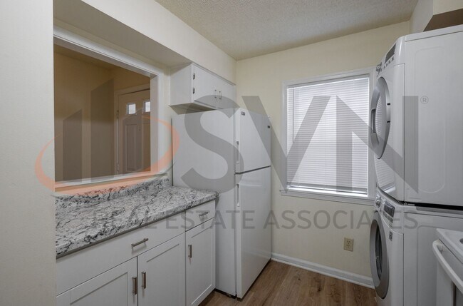 Building Photo - Spacious 2BR, 2BA Condo in Desirable Chapel Hill Community