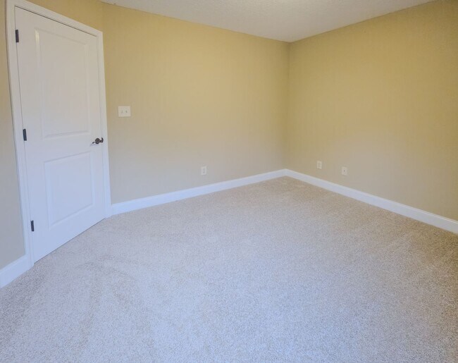 Building Photo - Knoxville 37931 - 4 bedroom 2.5 bath - call Ryan Fogarty 865-333-4840