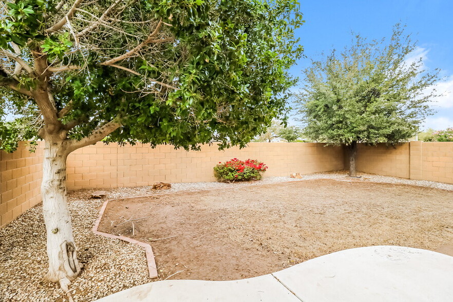 Building Photo - 15040 W Kings Dr