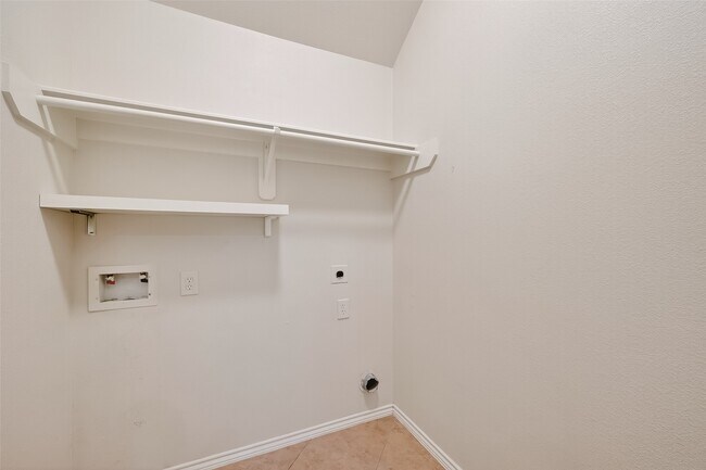 Building Photo - 2826 Lakecrest Forest Dr