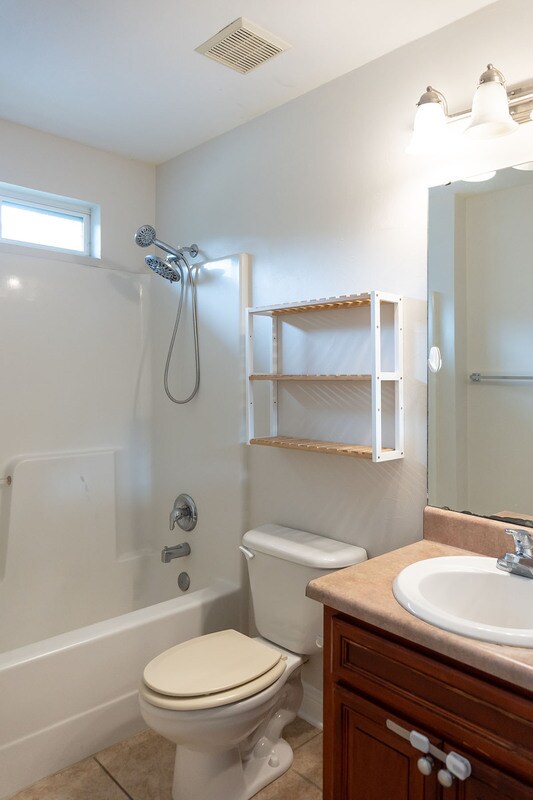 Building Photo - 1106 High Meadow Dr