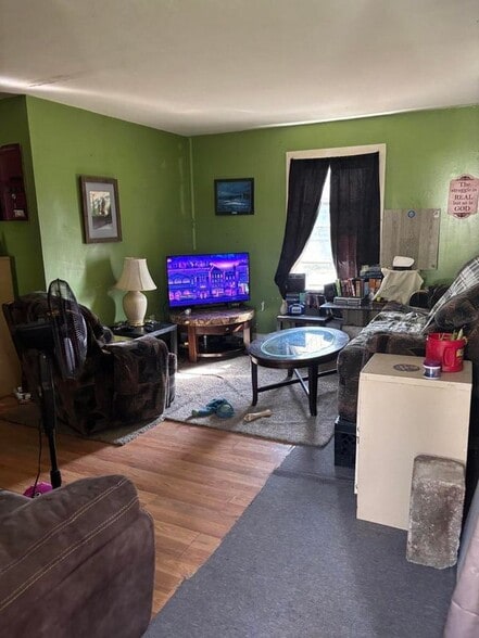 Building Photo - 305-305 8th St