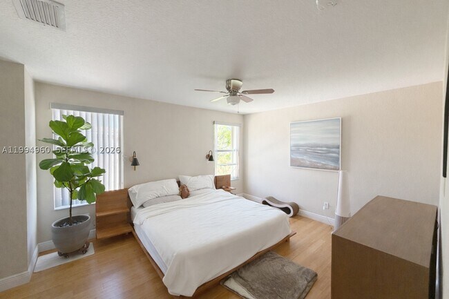 Building Photo - 5005 Northern Lights Dr