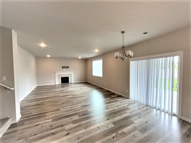 Building Photo - 4 Bedroom 2.5 Bath Home Carlton OR