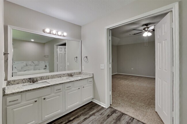 Building Photo - 22923 Rainbow Bend Ln