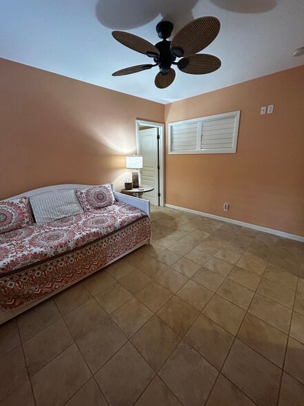 Building Photo - 5142 Lawai Rd