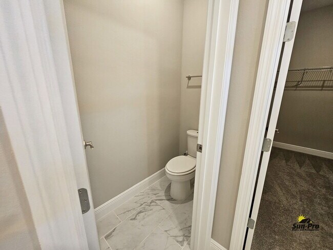 Building Photo - 379 Birkdale Dr