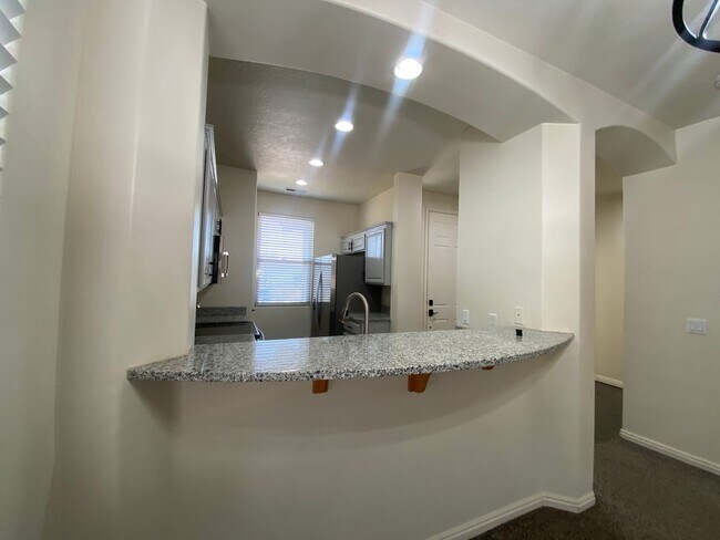 Building Photo - REMODELED TOWNHOME AVAILABLE FOR RENT