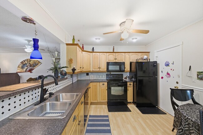 Building Photo - 4851 NW 21st St