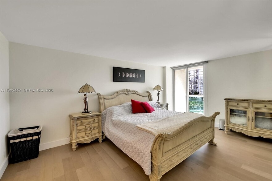 Building Photo - 100 Bayview Dr