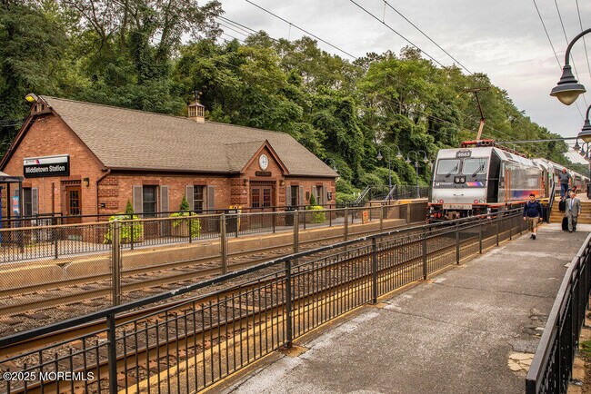 Building Photo - 234 Beach Ave