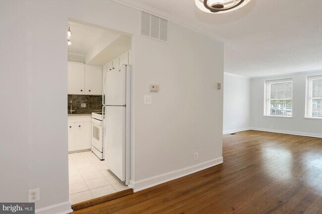 Building Photo - 3028 S Abingdon St