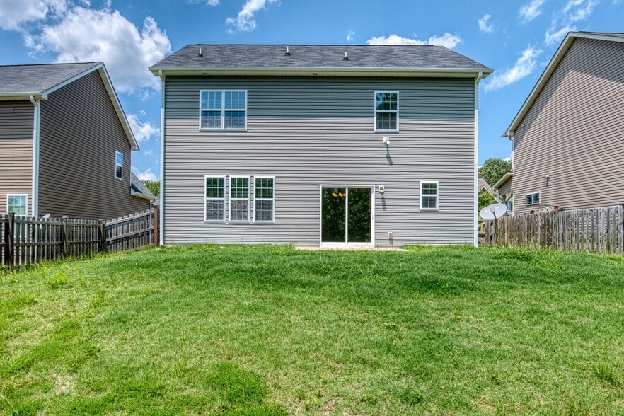 Building Photo - 305 E Webber Ln