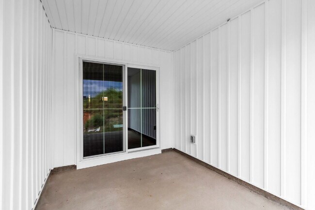 Building Photo - Modern New, Never Lived-in 3BR/2.5BA Townh...