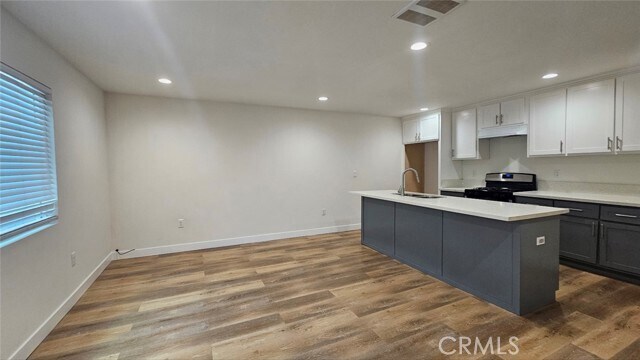 Building Photo - 328 E 73rd St