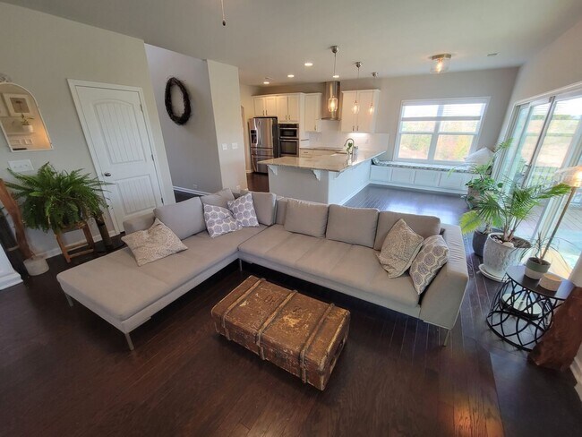 Building Photo - 6 Bed, 4 Bath Home Available in Simpsonville