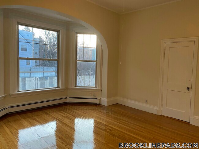 Building Photo - 38 Babcock St