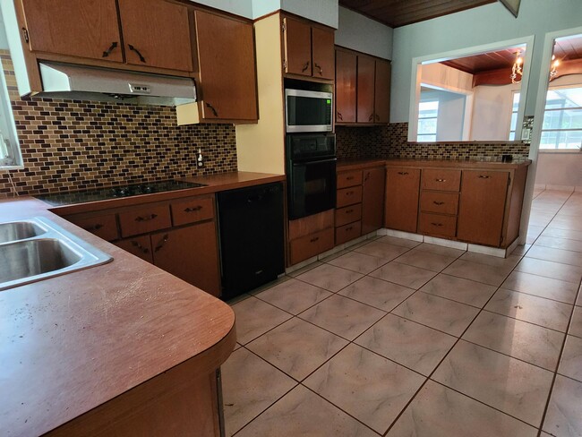 Building Photo - 4910 Ralls Dr