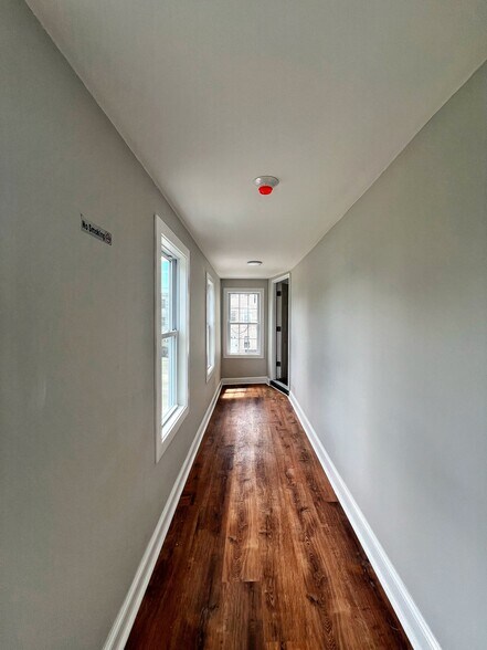 Building Photo - 237 Cowden St