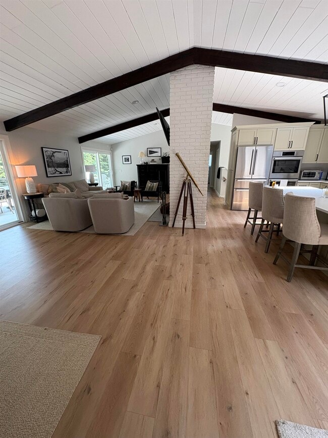 Building Photo - 121 Upper Bay Rd