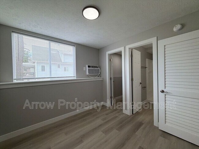 Building Photo - 877 N 26th St