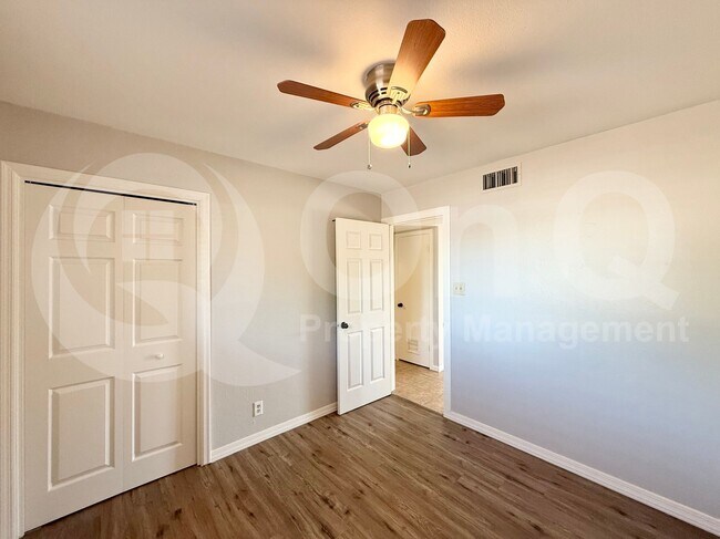 Building Photo - 1307 W Elna Rae St