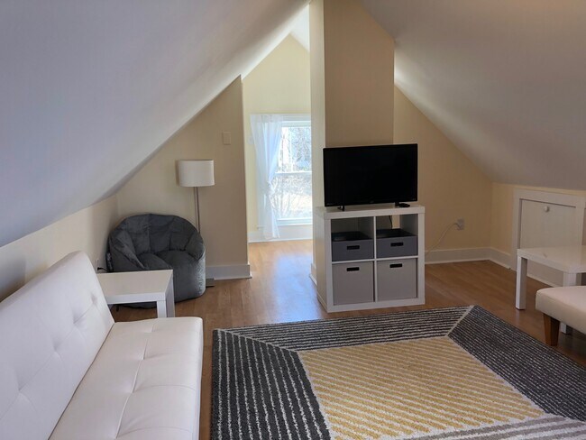 Building Photo - 21 Rogers Rd