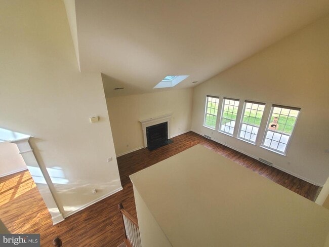 Building Photo - 5 Bandcroft Dr