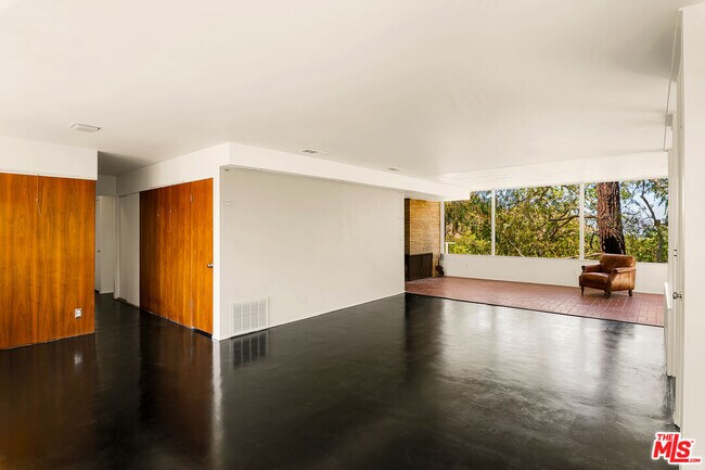 Building Photo - 541 Suncourt Terrace