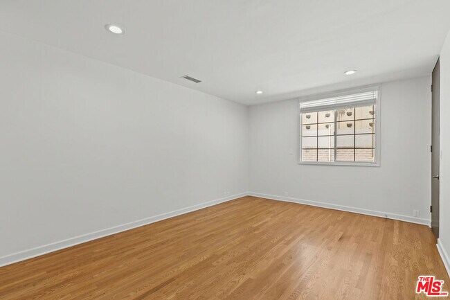 Building Photo - 10421 Beckford Ave