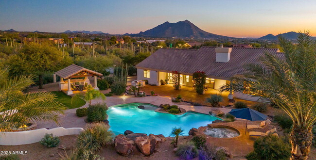 Building Photo - 5910 E Cielo Run S