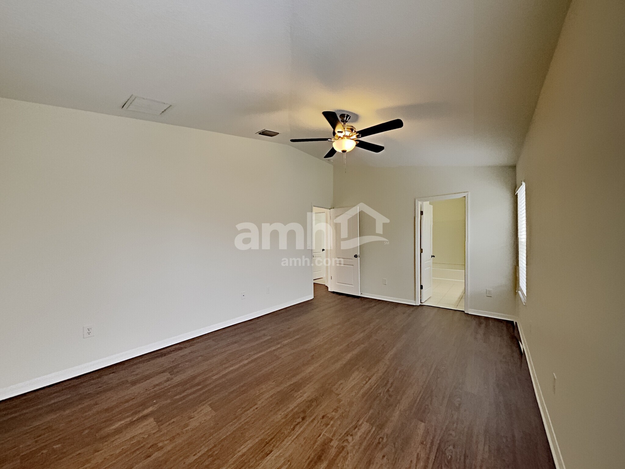 Building Photo - 9848 Edmonton Dr