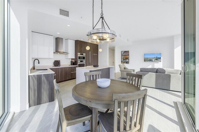 Building Photo - 777 3rd Ave N