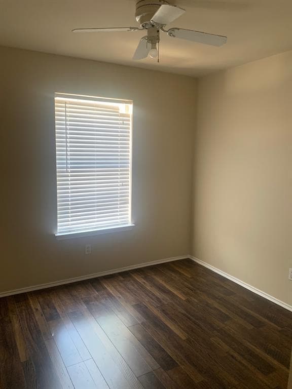 Building Photo - 1507 Parkwood Dr