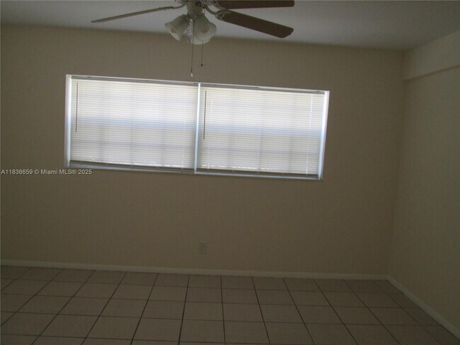 Building Photo - 4831 Bayview Dr