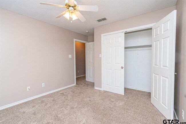 Building Photo - 16801 Lafayette Dr